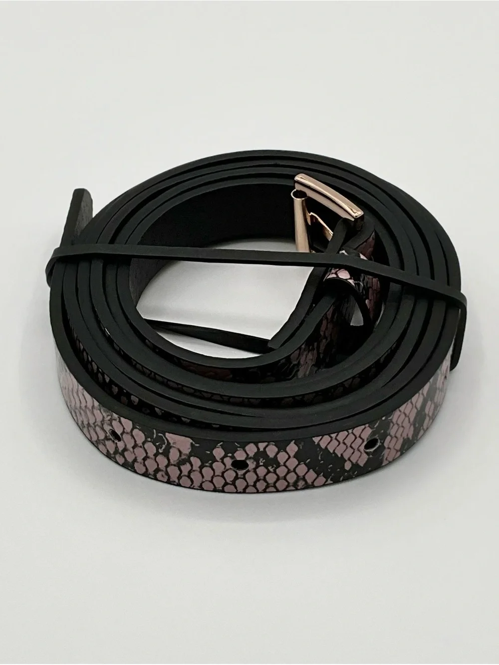 LIKE NEW Torrid Narrow Waist Belt Pink&Black Faux Reptile Gold Hardware Size0/00